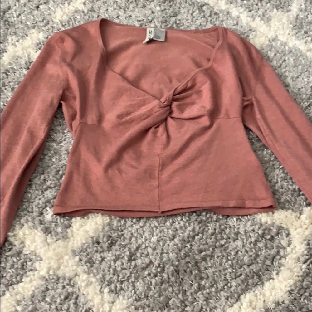Twisted v-neck top